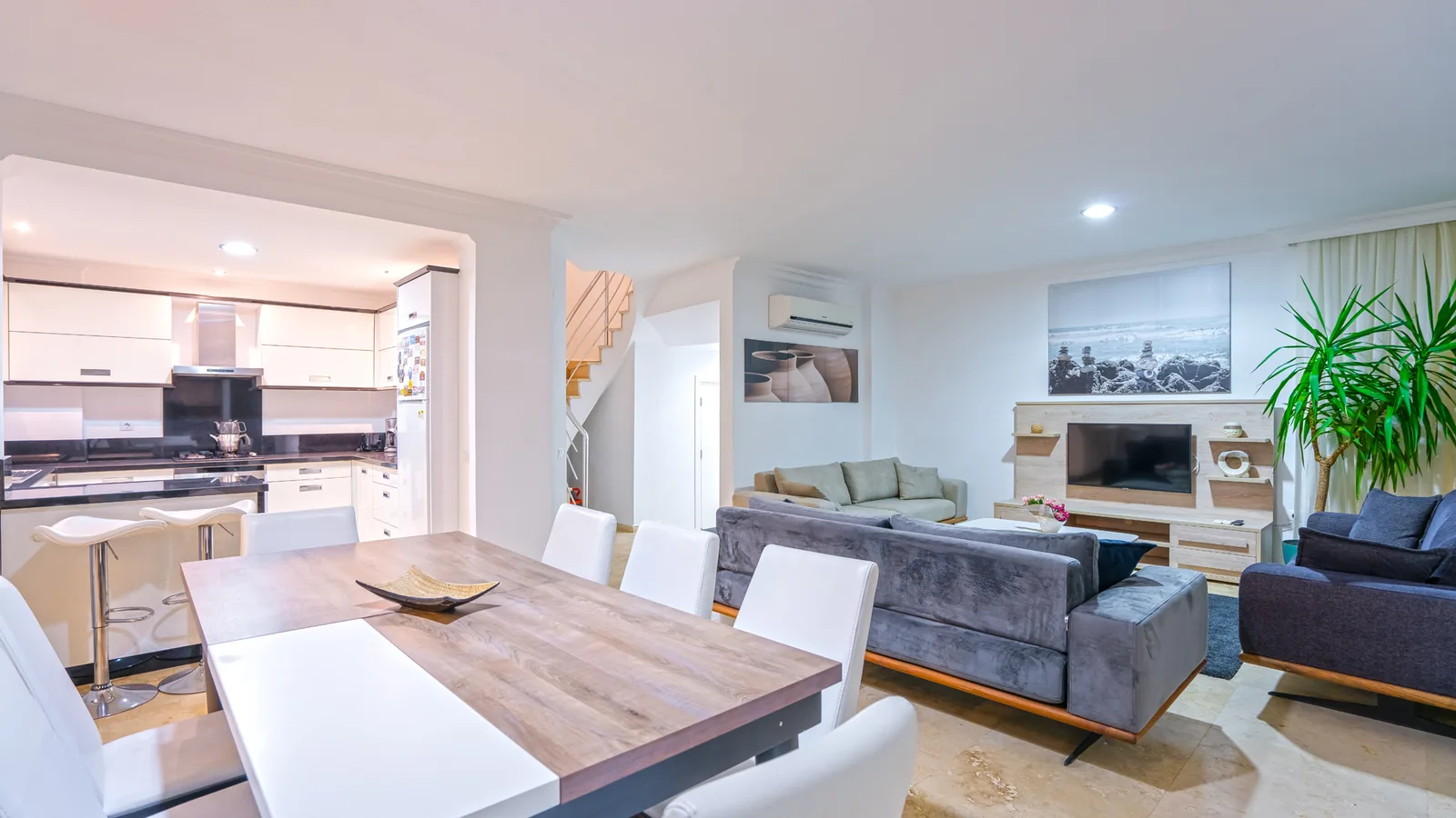Kalkan’da Deniz Manzaralı, Isıtmalı Havuzlu, 10 Kişilik, Kiralık Villa