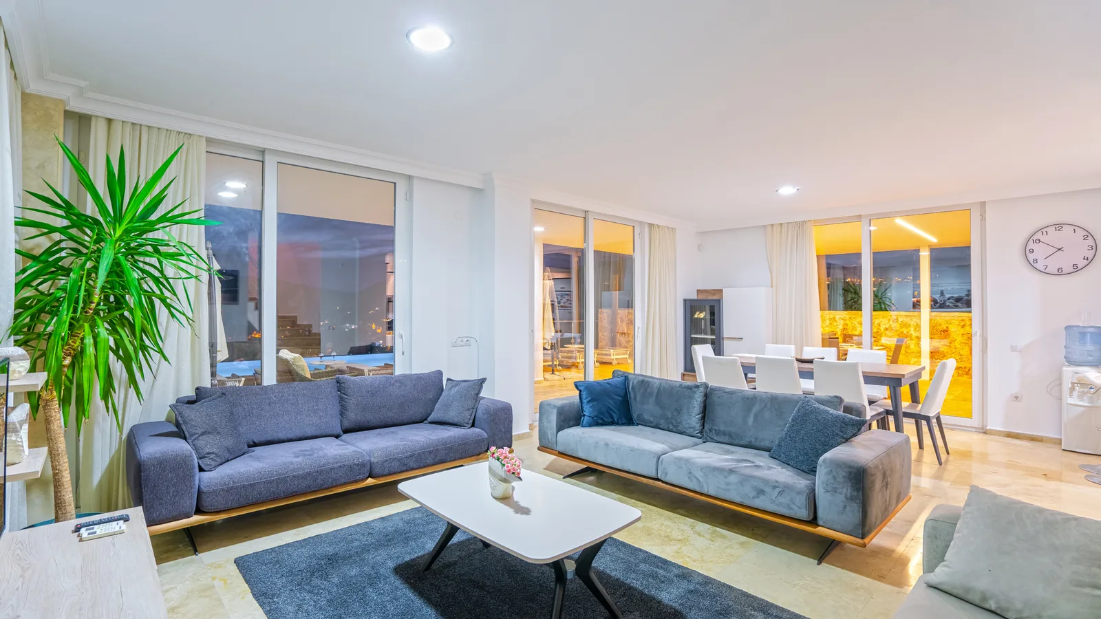 Kalkan’da Deniz Manzaralı, Isıtmalı Havuzlu, 10 Kişilik, Kiralık Villa