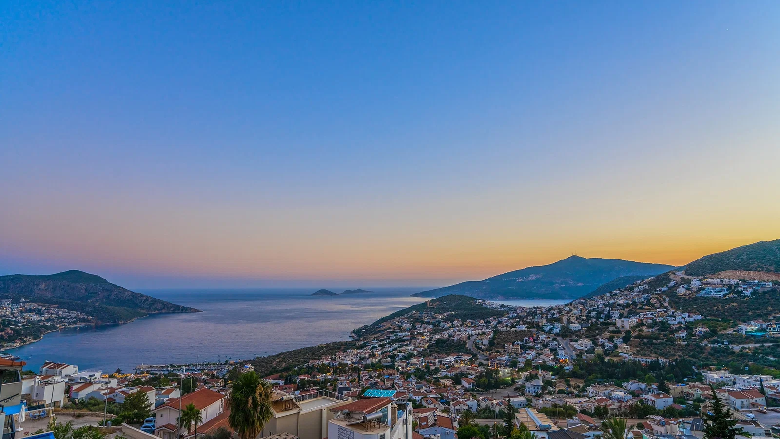 Kalkan’da Deniz Manzaralı, Isıtmalı Havuzlu, 14 Kişilik, Kiralık Villa