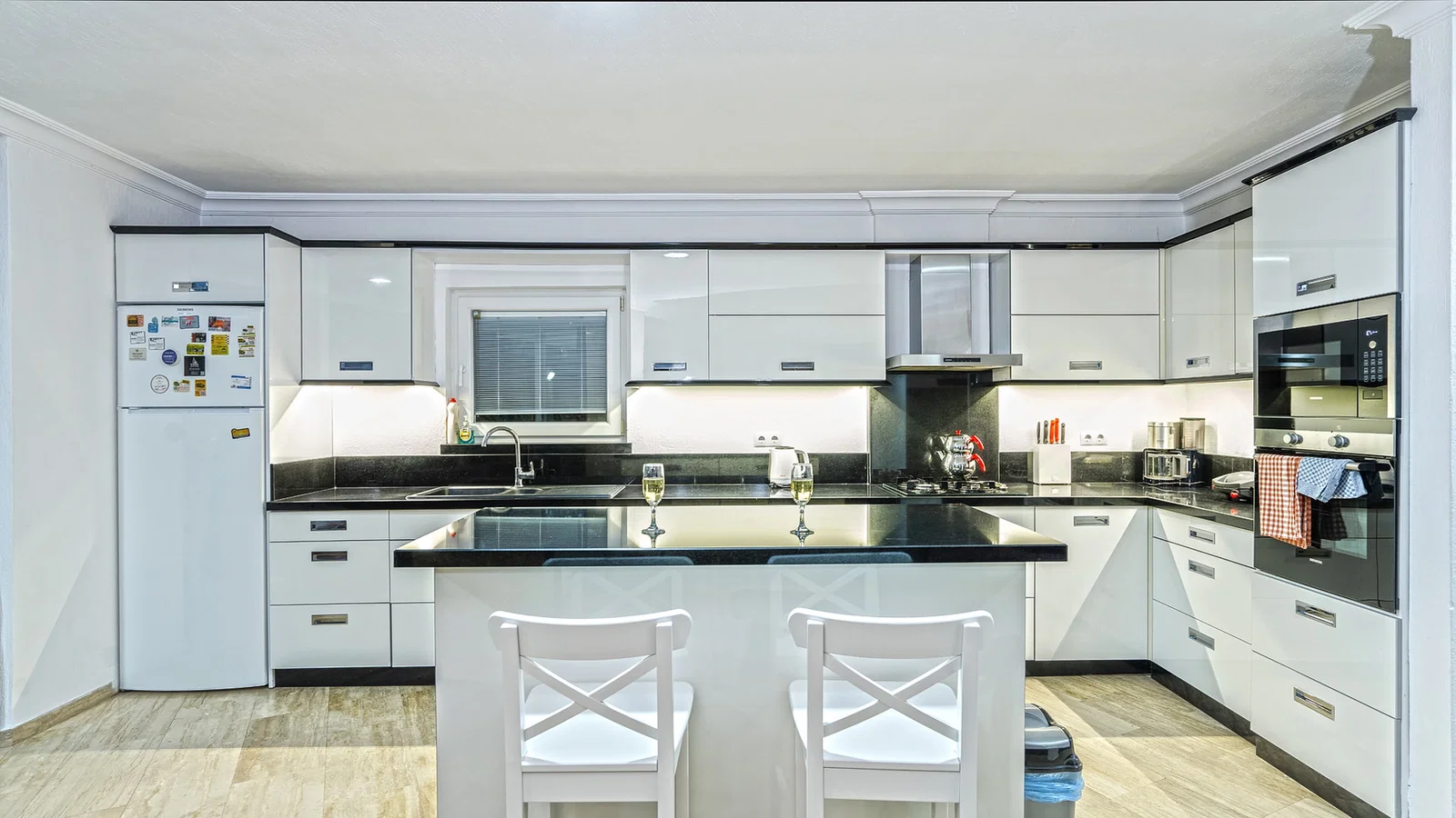Kalkan’da Deniz Manzaralı, Isıtmalı Havuzlu, 14 Kişilik, Kiralık Villa