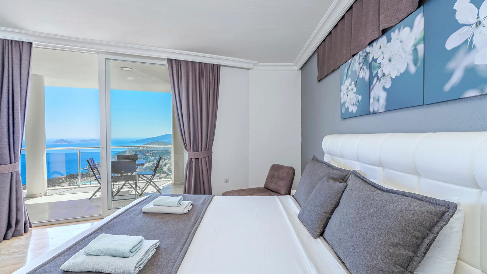 Kalkan’da Deniz Manzaralı, Isıtmalı Havuzlu, 14 Kişilik, Kiralık Villa