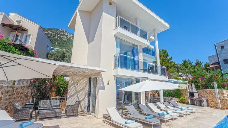 Kalkan’da Deniz Manzaralı, Isıtmalı Havuzlu, 14 Kişilik, Kiralık Villa