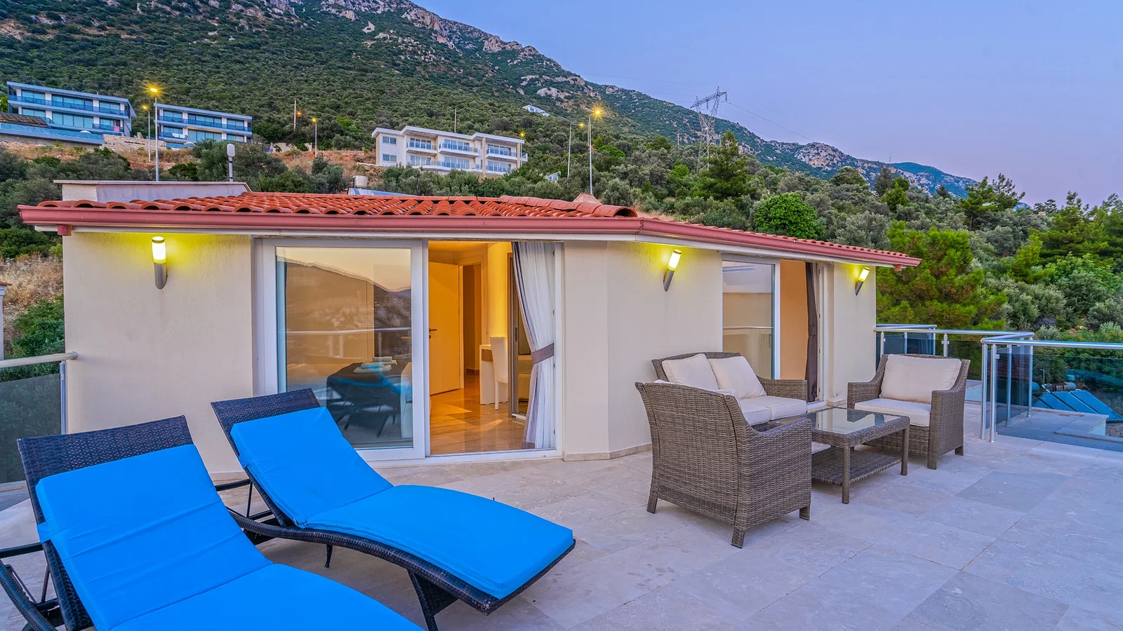 Kalkan’da Deniz Manzaralı, Isıtmalı Havuzlu, 14 Kişilik, Kiralık Villa