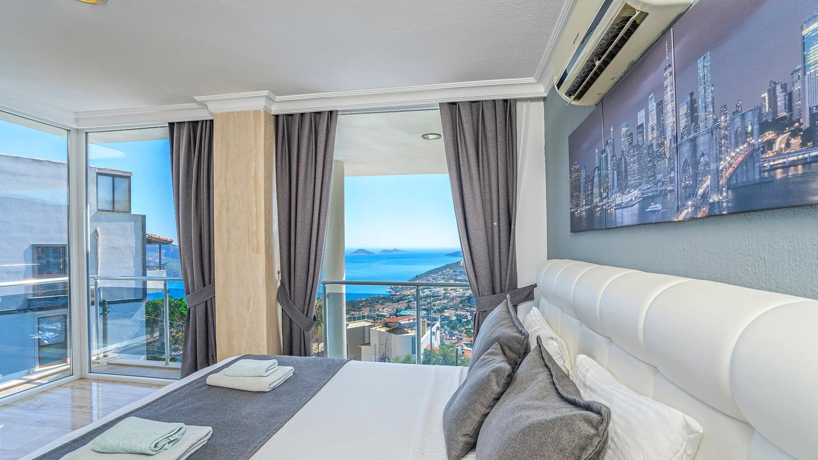 Kalkan’da Deniz Manzaralı, Isıtmalı Havuzlu, 14 Kişilik, Kiralık Villa