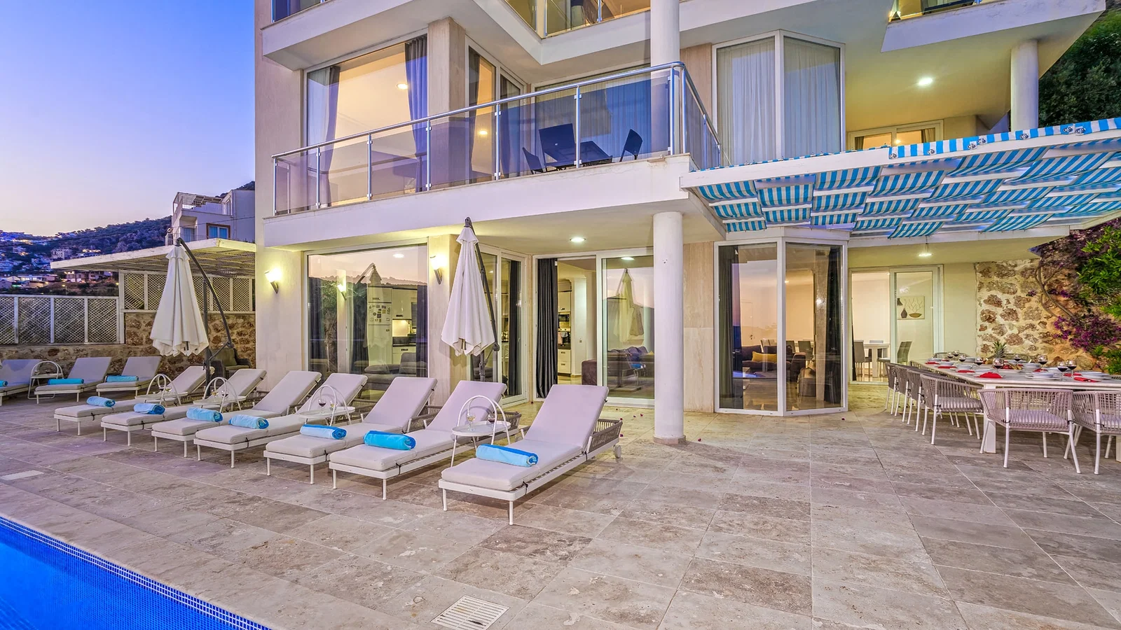 Kalkan’da Deniz Manzaralı, Isıtmalı Havuzlu, 14 Kişilik, Kiralık Villa