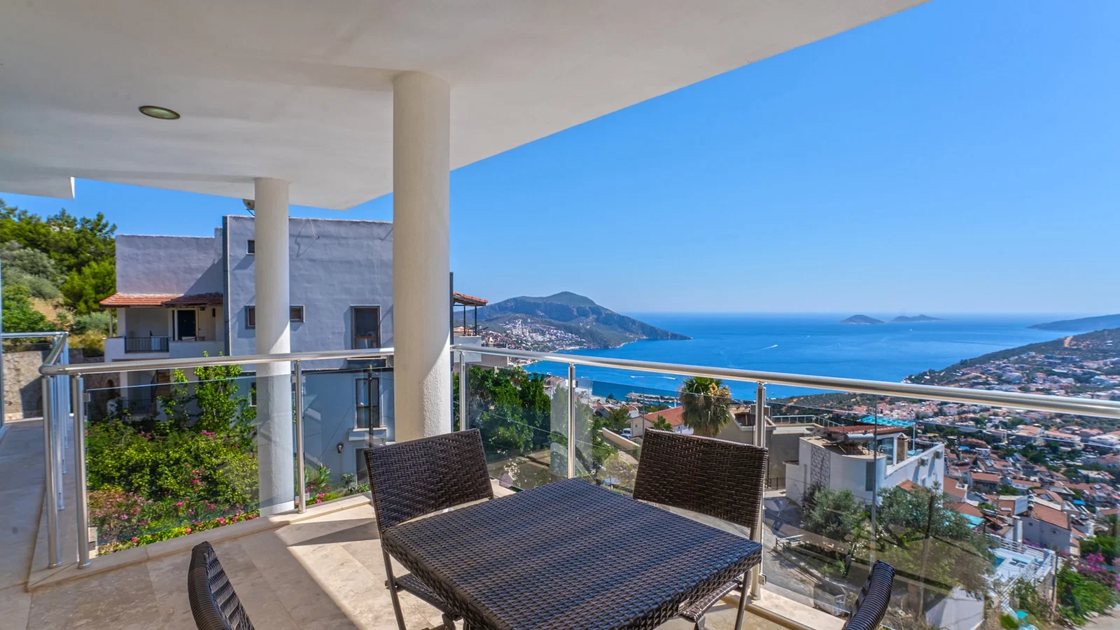 Kalkan’da Deniz Manzaralı, Isıtmalı Havuzlu, 14 Kişilik, Kiralık Villa