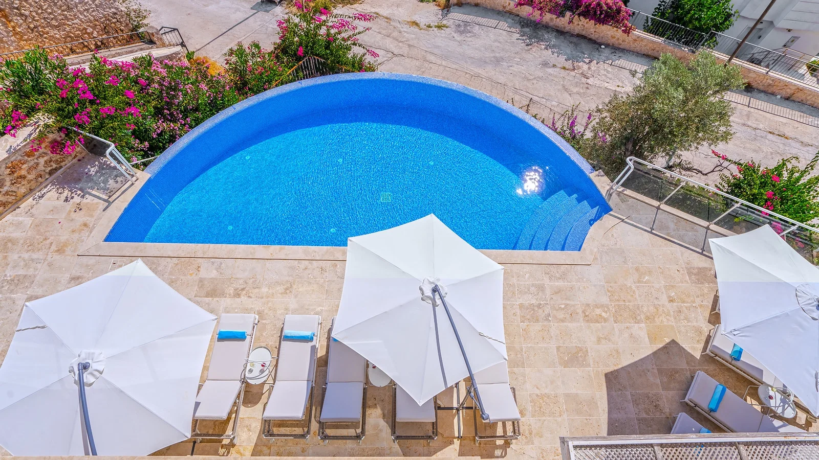 Kalkan’da Deniz Manzaralı, Isıtmalı Havuzlu, 14 Kişilik, Kiralık Villa