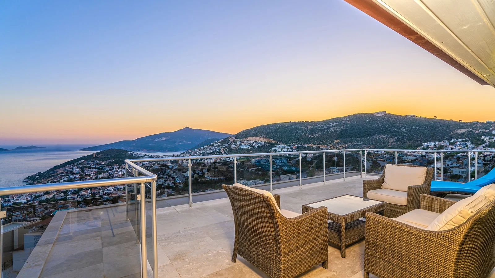 Kalkan’da Deniz Manzaralı, Isıtmalı Havuzlu, 14 Kişilik, Kiralık Villa