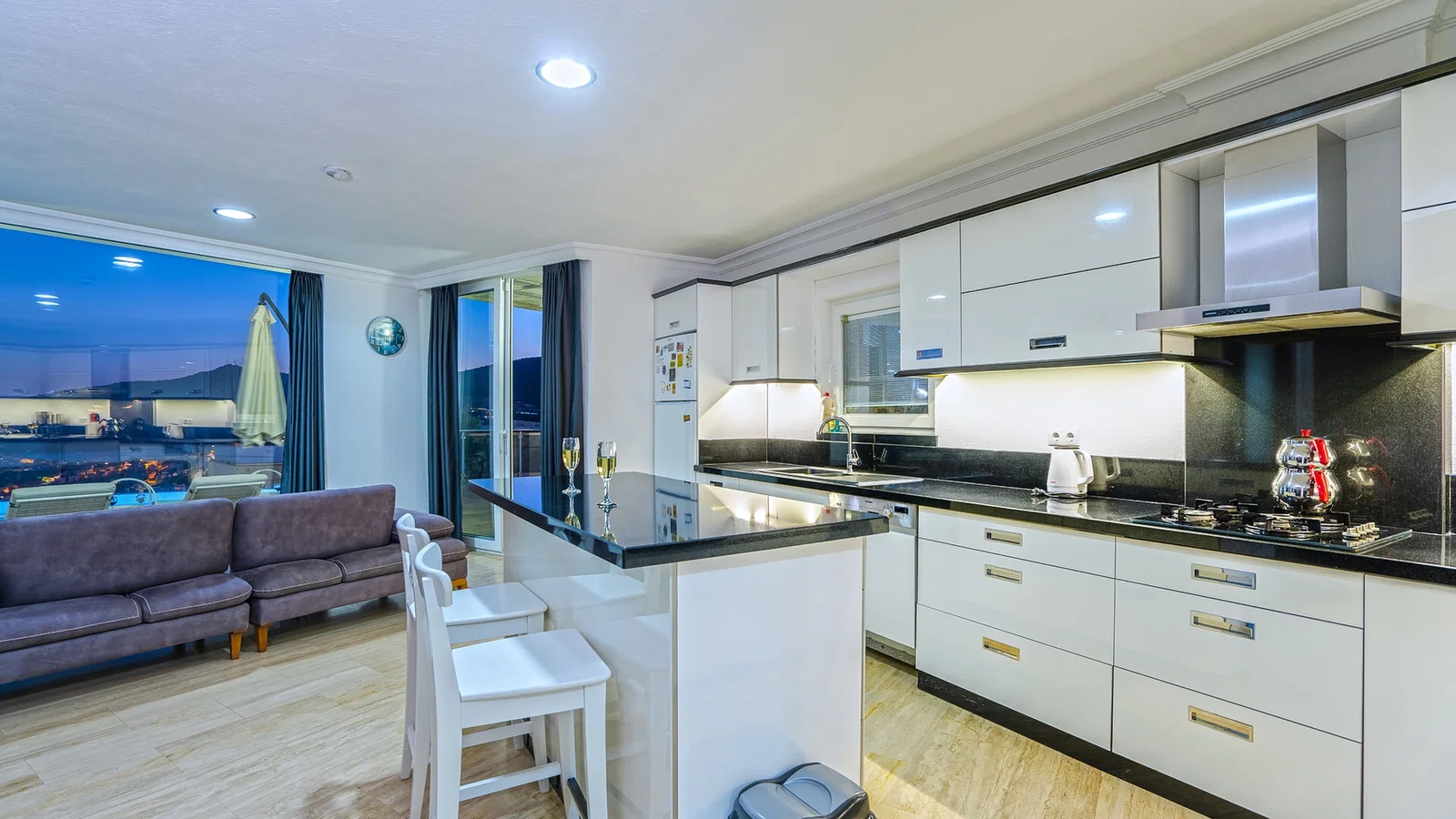 Kalkan’da Deniz Manzaralı, Isıtmalı Havuzlu, 14 Kişilik, Kiralık Villa