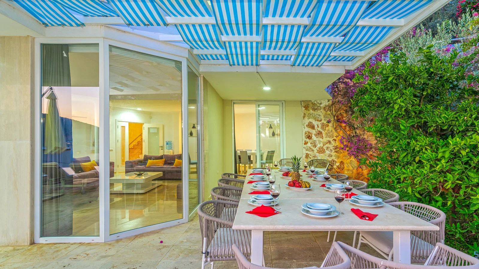 Kalkan’da Deniz Manzaralı, Isıtmalı Havuzlu, 14 Kişilik, Kiralık Villa