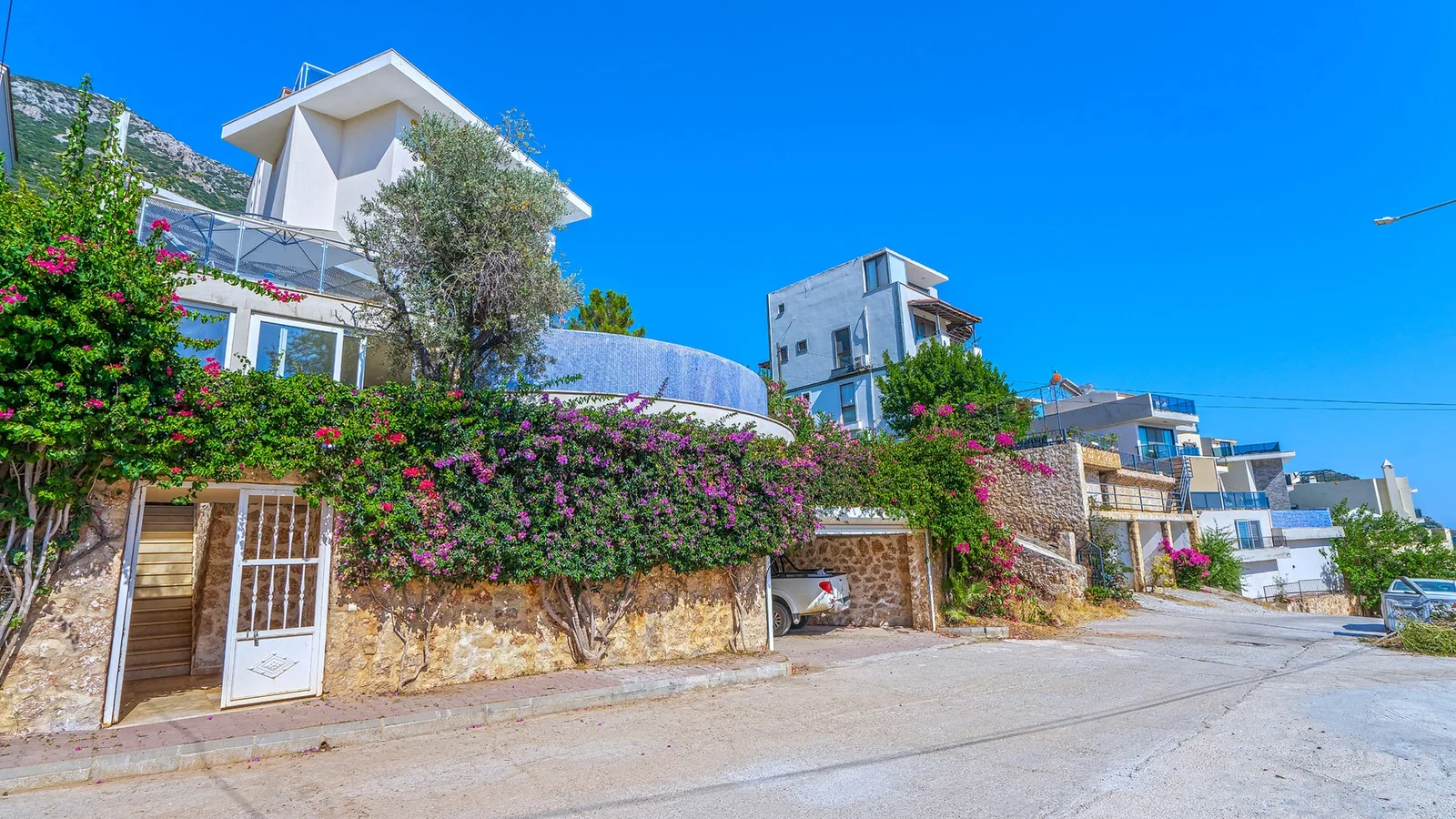 Kalkan’da Deniz Manzaralı, Isıtmalı Havuzlu, 14 Kişilik, Kiralık Villa