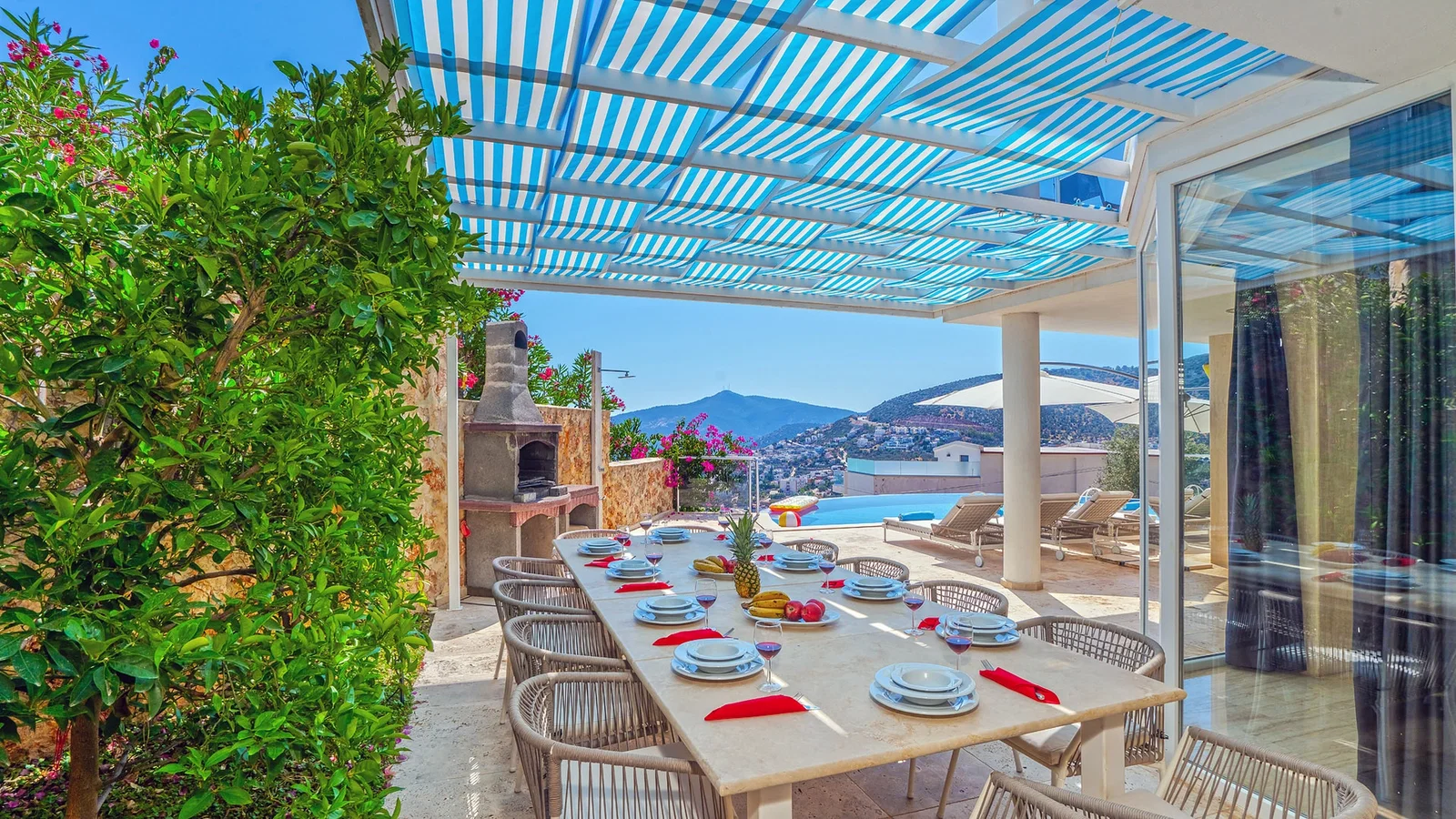 Kalkan’da Deniz Manzaralı, Isıtmalı Havuzlu, 14 Kişilik, Kiralık Villa