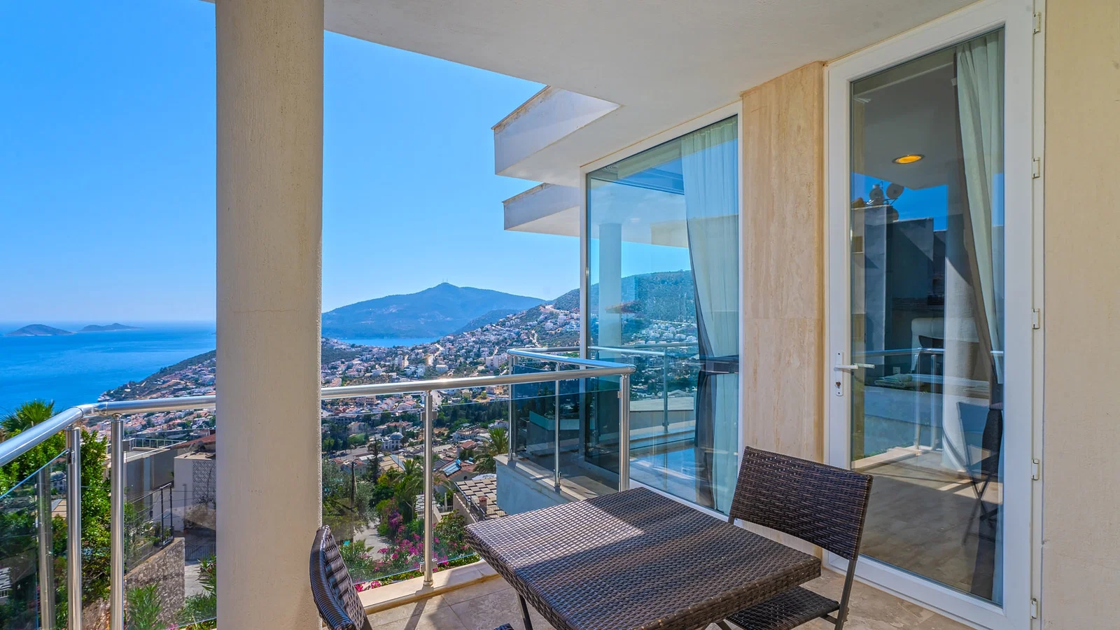 Kalkan’da Deniz Manzaralı, Isıtmalı Havuzlu, 14 Kişilik, Kiralık Villa