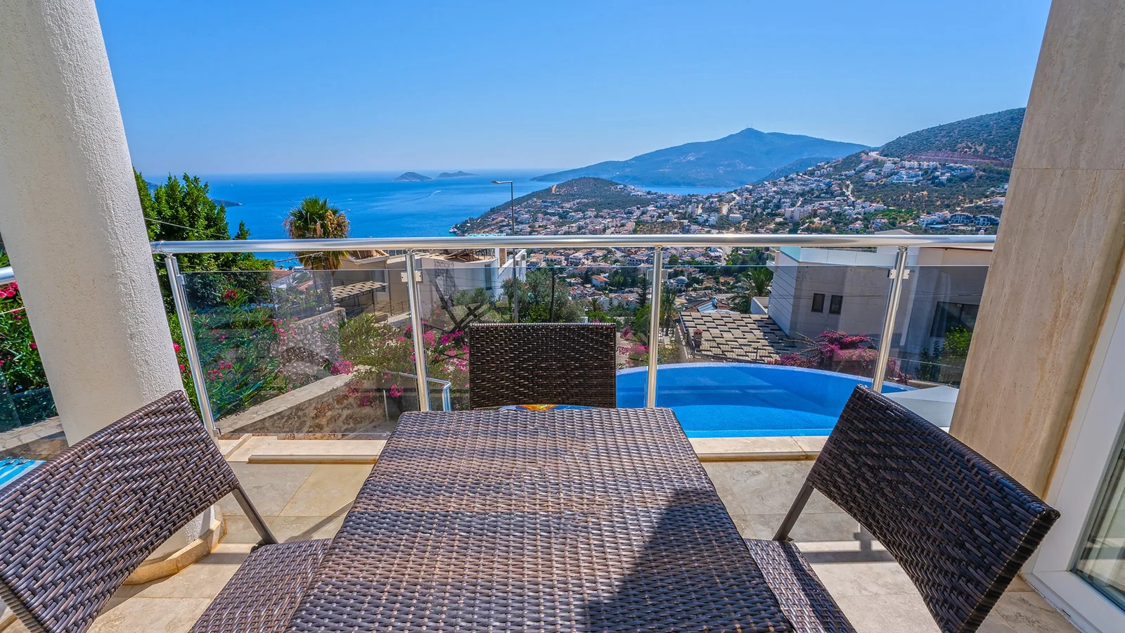 Kalkan’da Deniz Manzaralı, Isıtmalı Havuzlu, 14 Kişilik, Kiralık Villa