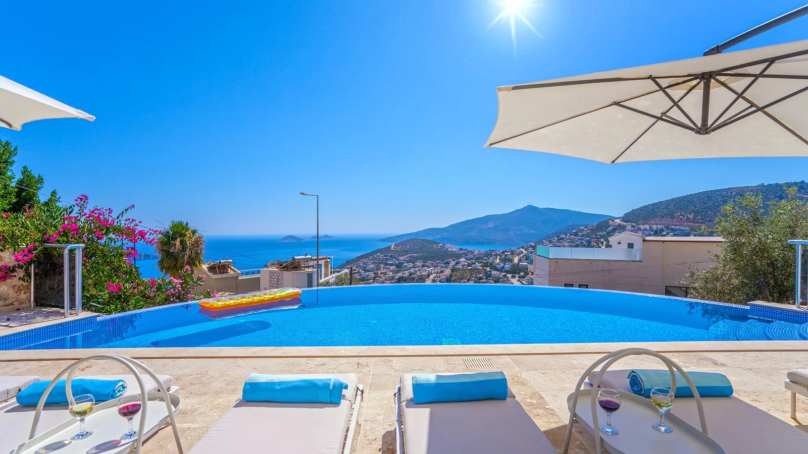Kalkan’da Deniz Manzaralı, Isıtmalı Havuzlu, 14 Kişilik, Kiralık Villa
