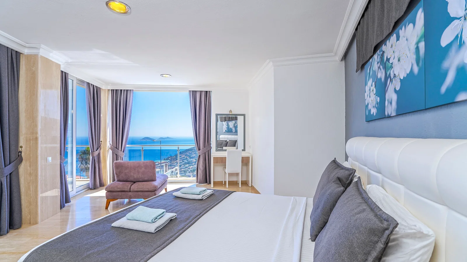 Kalkan’da Deniz Manzaralı, Isıtmalı Havuzlu, 14 Kişilik, Kiralık Villa