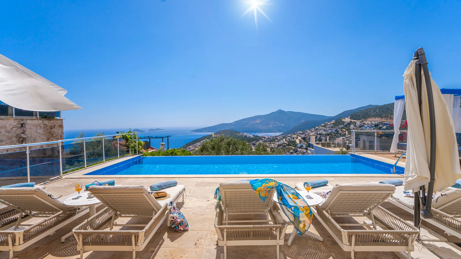 Kalkan’da Deniz Manzaralı, Özel Havuzlu, 5 Yatak Odalı, Lüks Villa