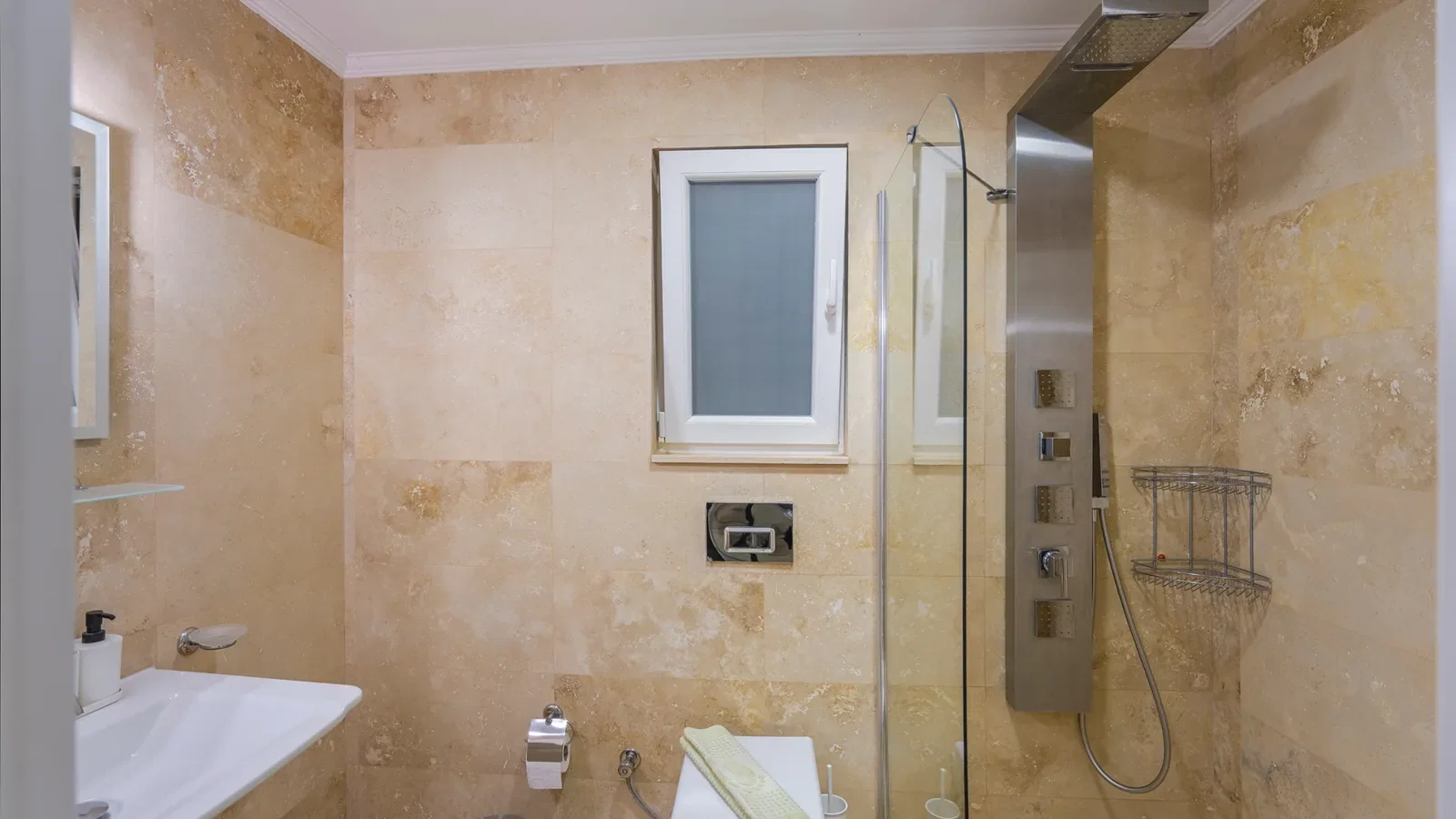 Kalkan’da Deniz Manzaralı, Özel Havuzlu, 5 Yatak Odalı, Lüks Villa