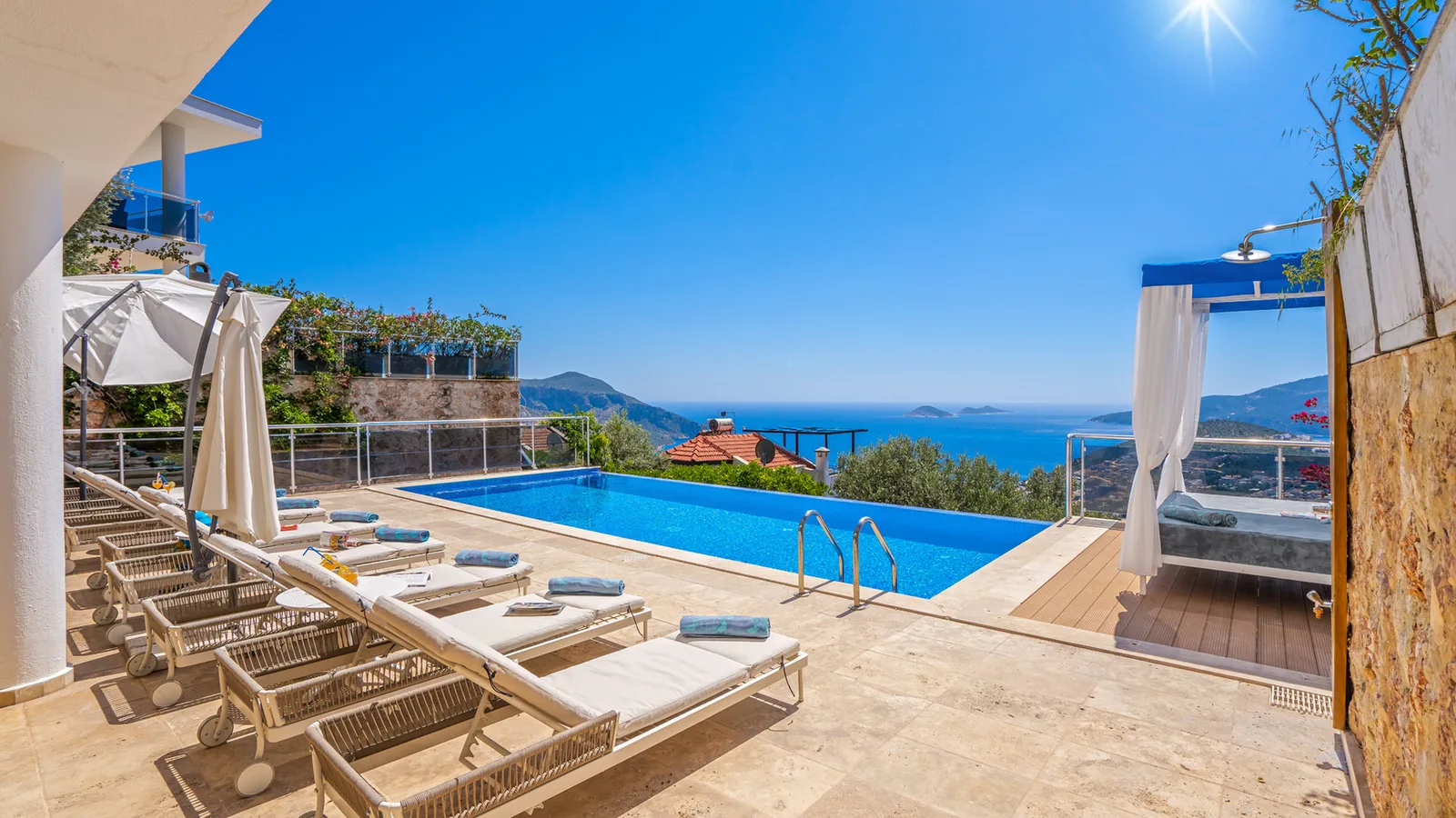Kalkan’da Deniz Manzaralı, Özel Havuzlu, 5 Yatak Odalı, Lüks Villa
