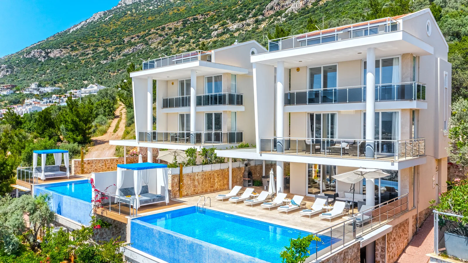 Kalkan’da Deniz Manzaralı, Özel Havuzlu, 5 Yatak Odalı, Lüks Villa