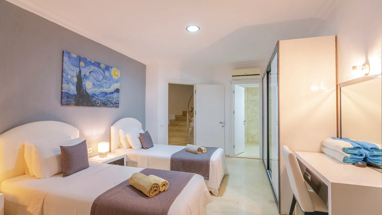 Kalkan’da Deniz Manzaralı, Özel Havuzlu, 5 Yatak Odalı, Lüks Villa