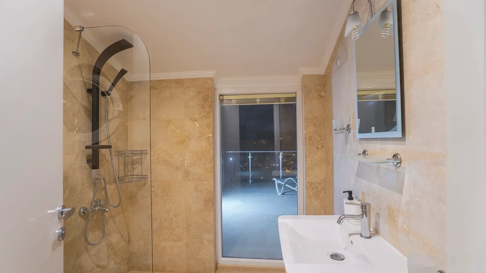 Kalkan’da Deniz Manzaralı, Özel Havuzlu, 5 Yatak Odalı, Lüks Villa