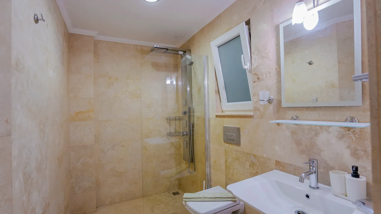 Kalkan’da Deniz Manzaralı, Özel Havuzlu, 5 Yatak Odalı, Lüks Villa