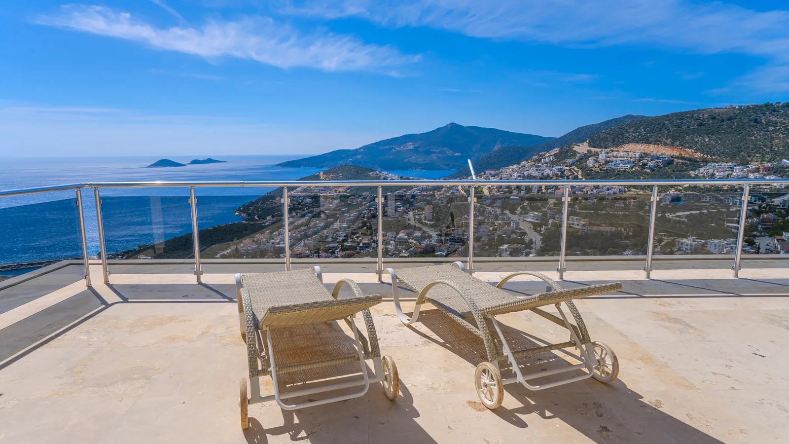 Kalkan’da Deniz Manzaralı, Özel Havuzlu, 5 Yatak Odalı, Lüks Villa