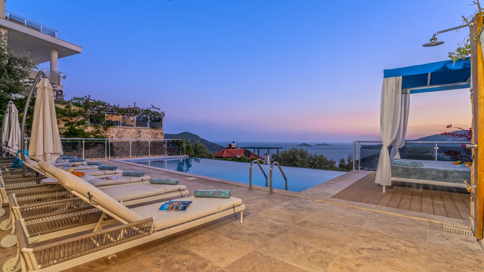 Kalkan’da Deniz Manzaralı, Özel Havuzlu, 5 Yatak Odalı, Lüks Villa