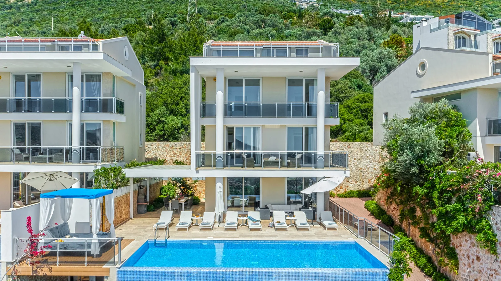 Kalkan’da Deniz Manzaralı, Özel Havuzlu, 5 Yatak Odalı, Lüks Villa