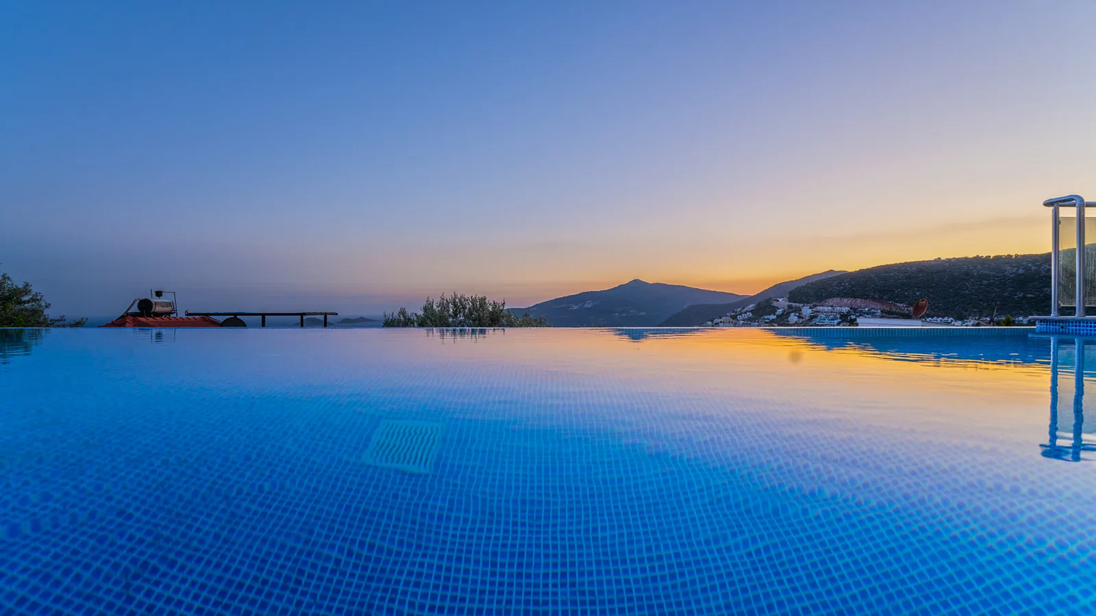 Kalkan’da Deniz Manzaralı, Özel Havuzlu, 5 Yatak Odalı, Lüks Villa