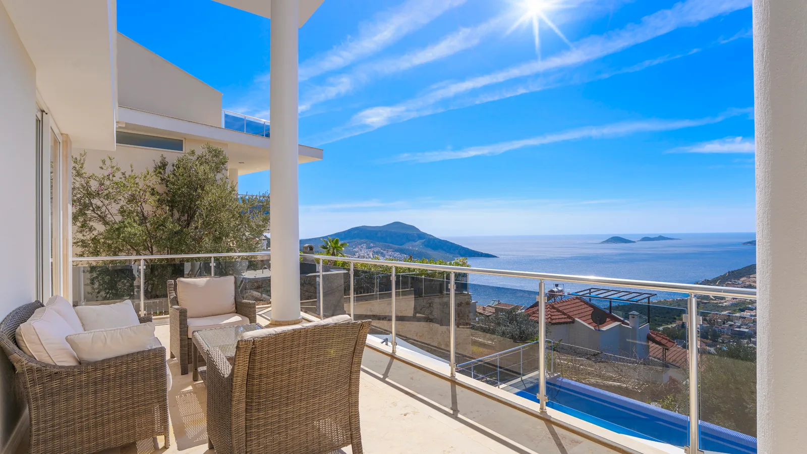 Kalkan’da Deniz Manzaralı, Özel Havuzlu, 5 Yatak Odalı, Lüks Villa