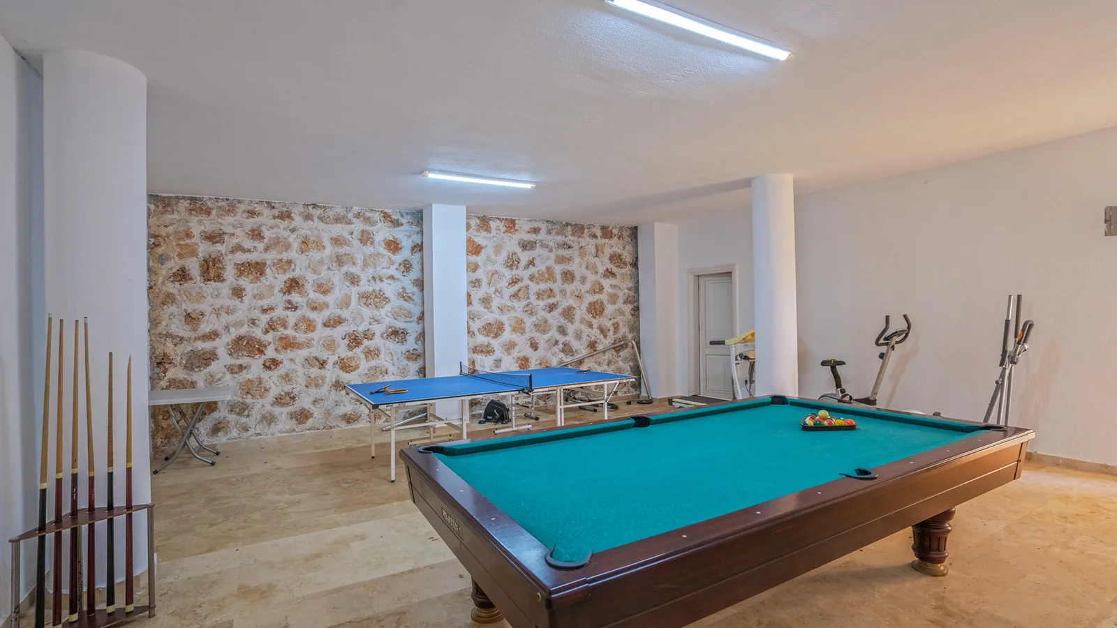 Kalkan’da Deniz Manzaralı, Özel Havuzlu, 5 Yatak Odalı, Lüks Villa