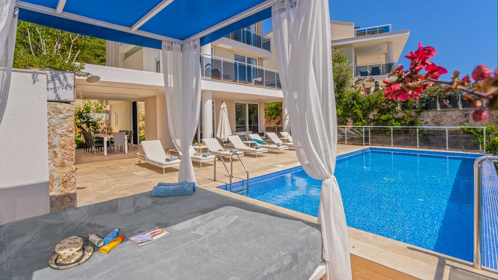 Kalkan’da Deniz Manzaralı, Özel Havuzlu, 5 Yatak Odalı, Lüks Villa