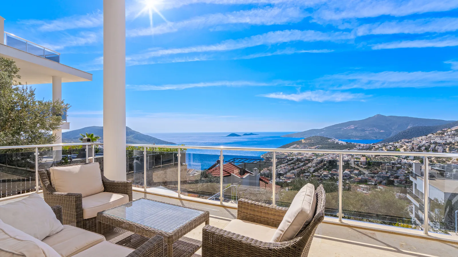 Kalkan’da Deniz Manzaralı, Özel Havuzlu, 5 Yatak Odalı, Lüks Villa