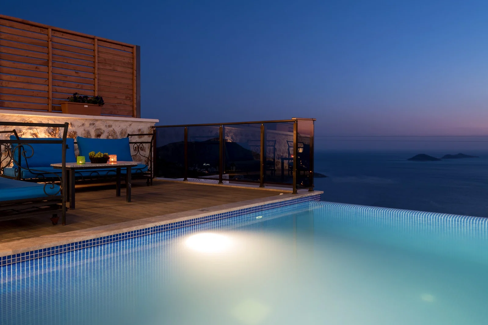 Kalkan’da Deniz Manzaralı, Özel Havuzlu, 4 Yatak Odalı, Lüks Villa