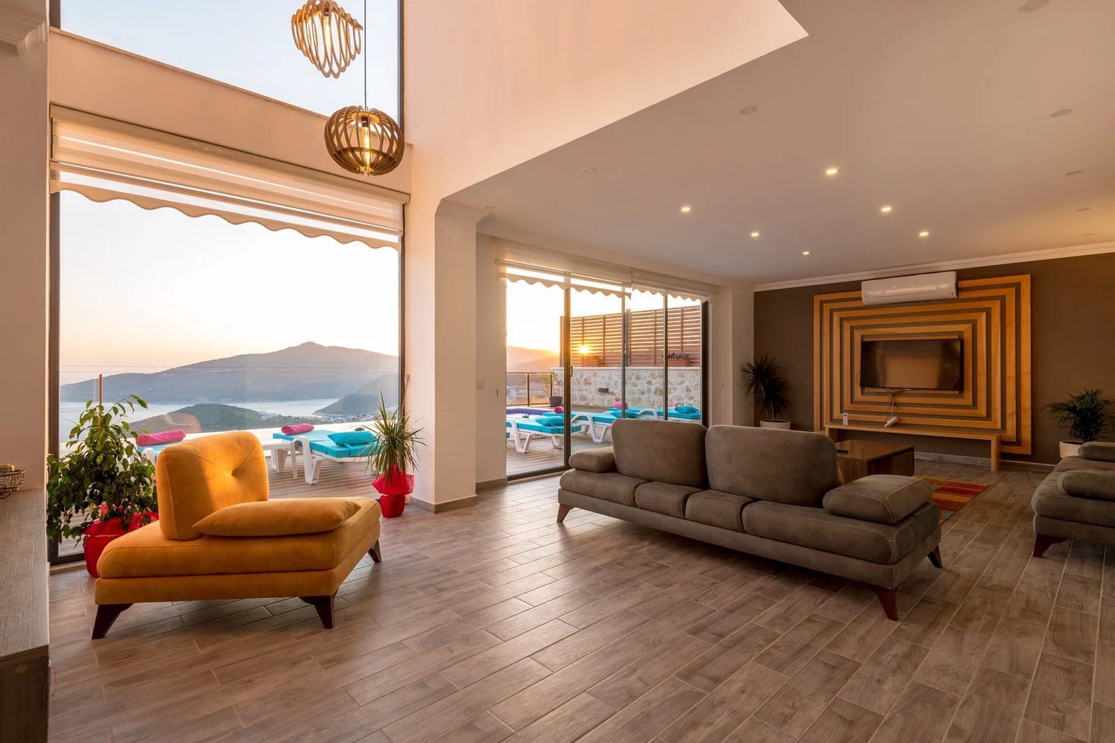 Kalkan’da Deniz Manzaralı, Özel Havuzlu, 4 Yatak Odalı, Lüks Villa