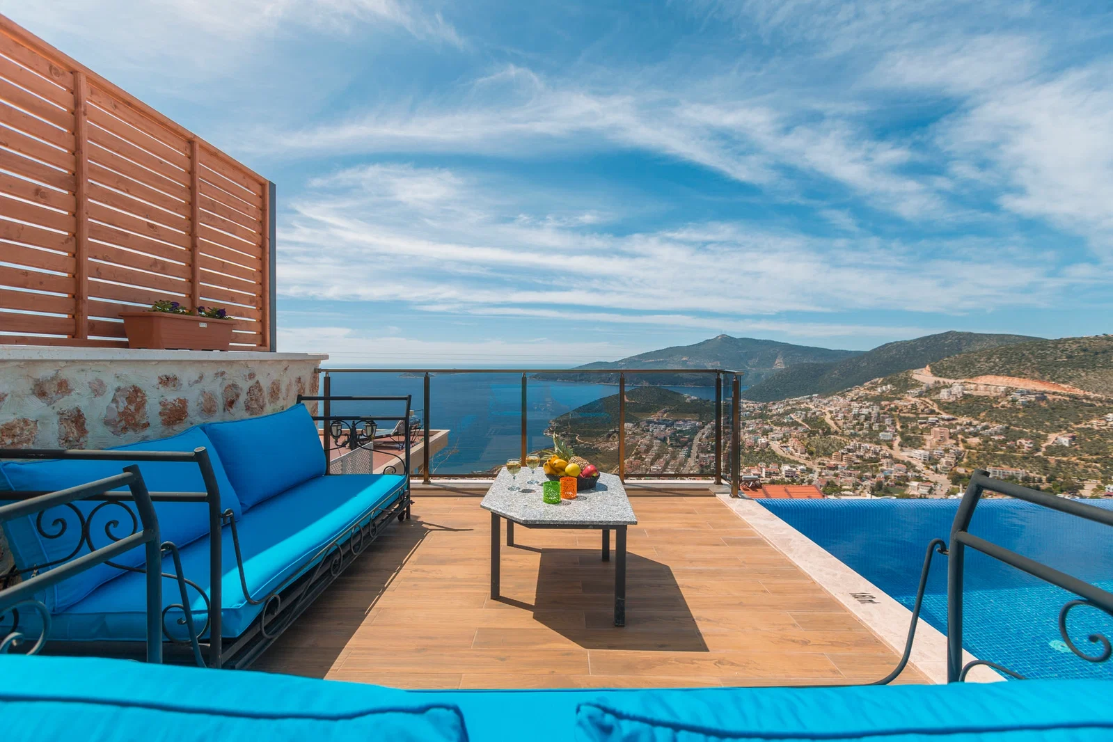 Kalkan’da Deniz Manzaralı, Özel Havuzlu, 4 Yatak Odalı, Lüks Villa