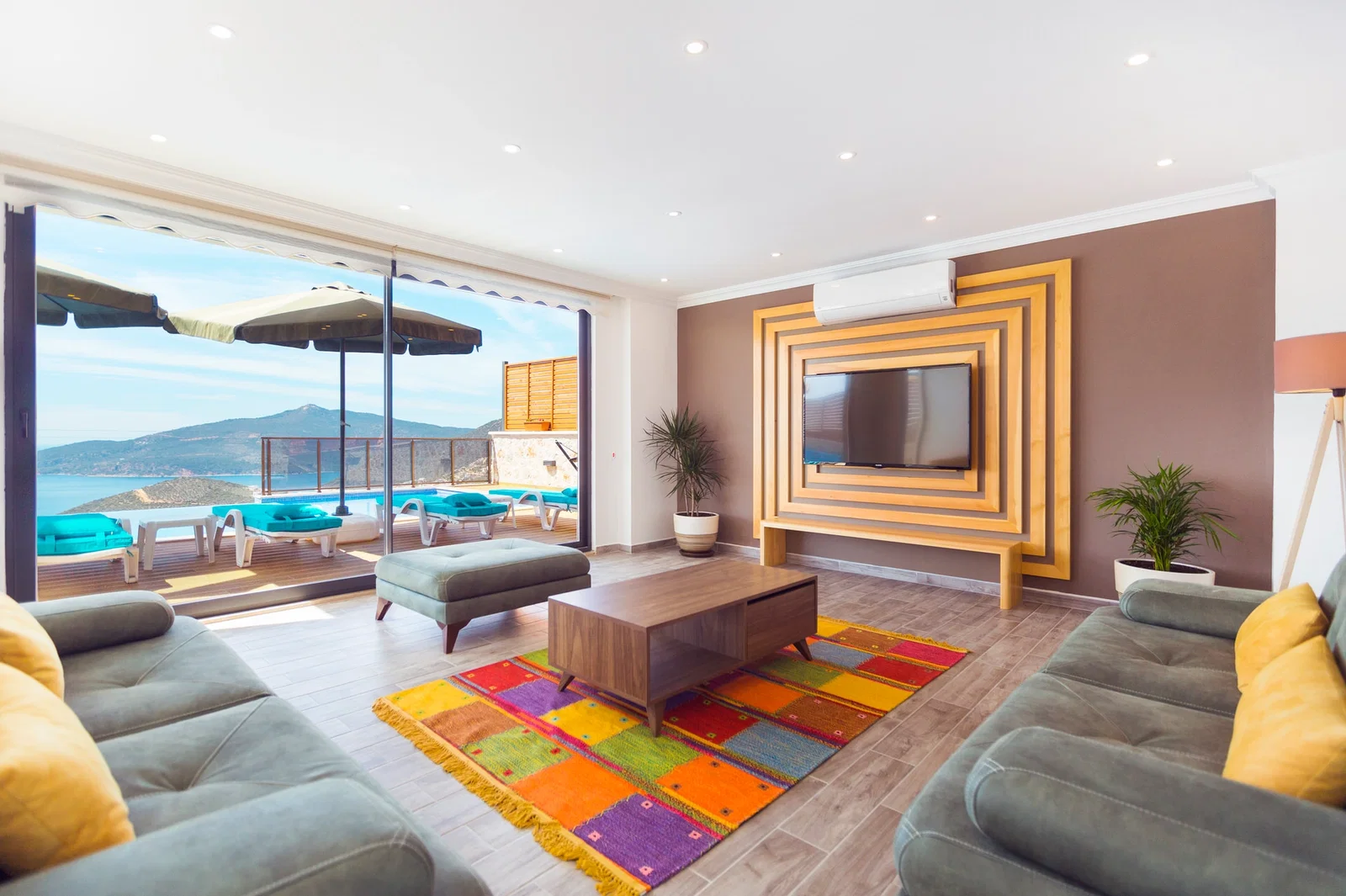 Kalkan’da Deniz Manzaralı, Özel Havuzlu, 4 Yatak Odalı, Lüks Villa