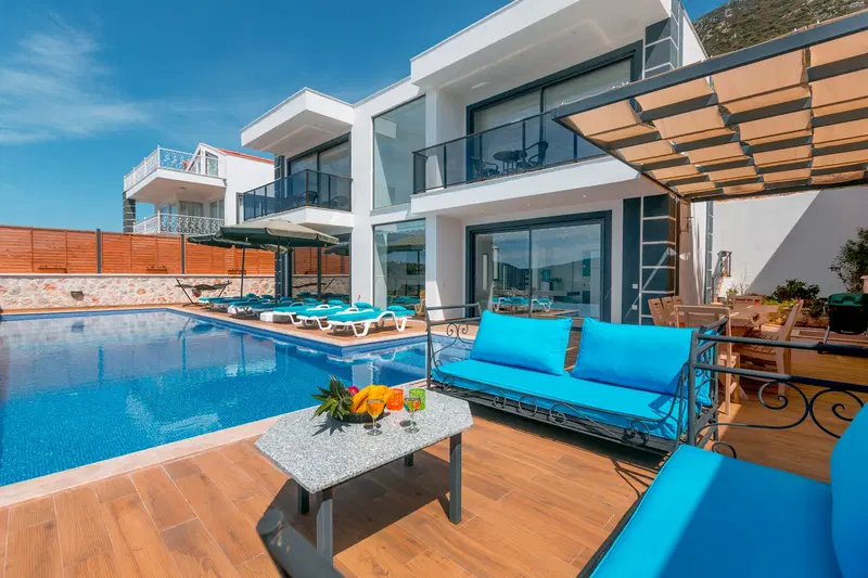 Kalkan’da jakuzili kiralık villa