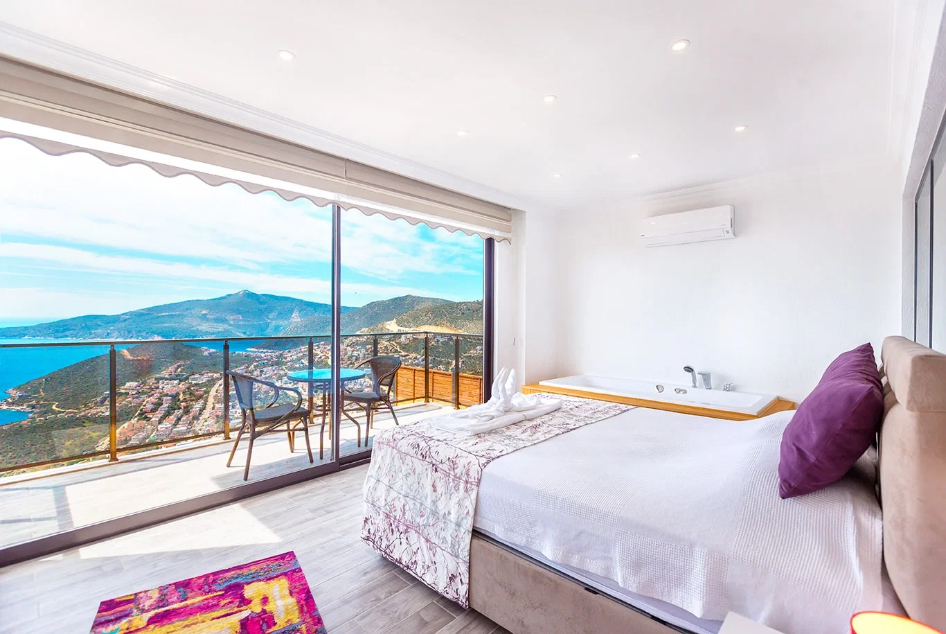 Kalkan’da Deniz Manzaralı, Özel Havuzlu, 4 Yatak Odalı, Lüks Villa