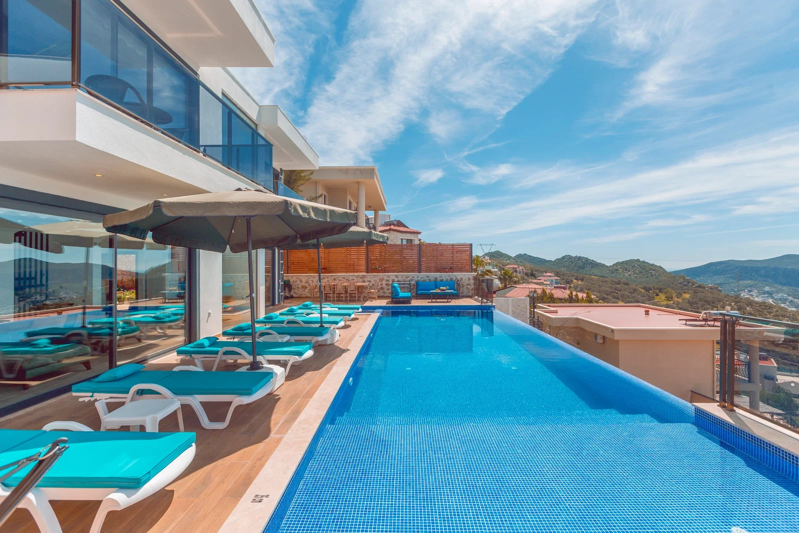 Kalkan’da Deniz Manzaralı, Özel Havuzlu, 4 Yatak Odalı, Lüks Villa