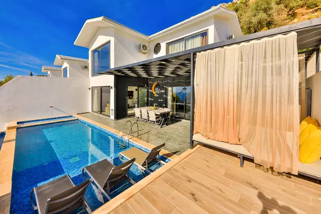 6 Kişilik Çocuk Havuzlu Lüks Villa, Kalkan’da Deniz Manzaralı