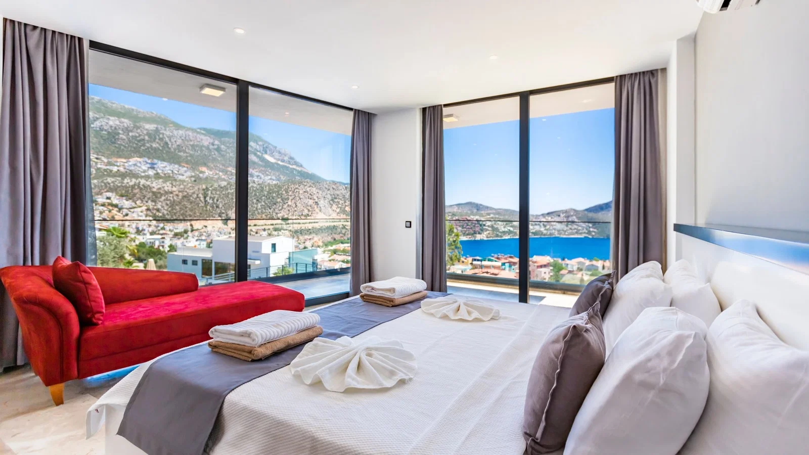 Kalkan’da Merkeze Yakın, Isıtmalı Havuzlu, Jakuzili, Lüks Villa