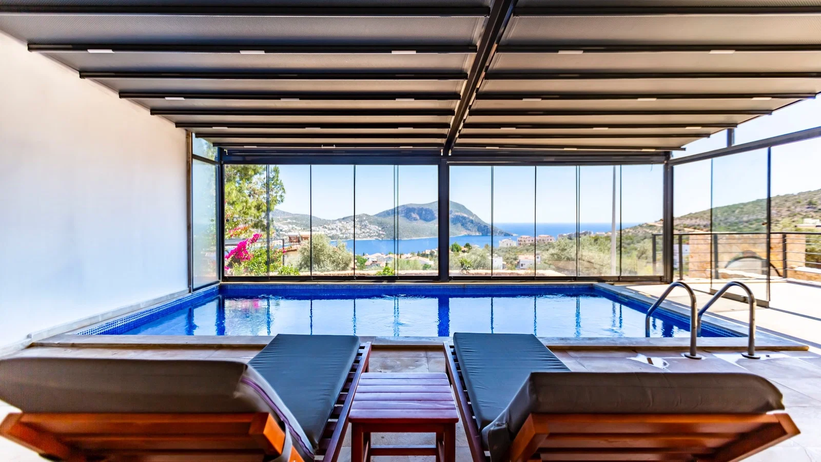 Kalkan’da Merkeze Yakın, Isıtmalı Havuzlu, Jakuzili, Lüks Villa