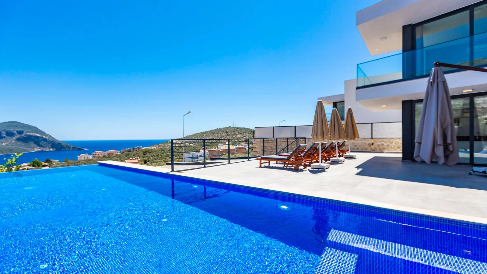 Kalkan’da Merkeze Yakın, Isıtmalı Havuzlu, Jakuzili, Lüks Villa