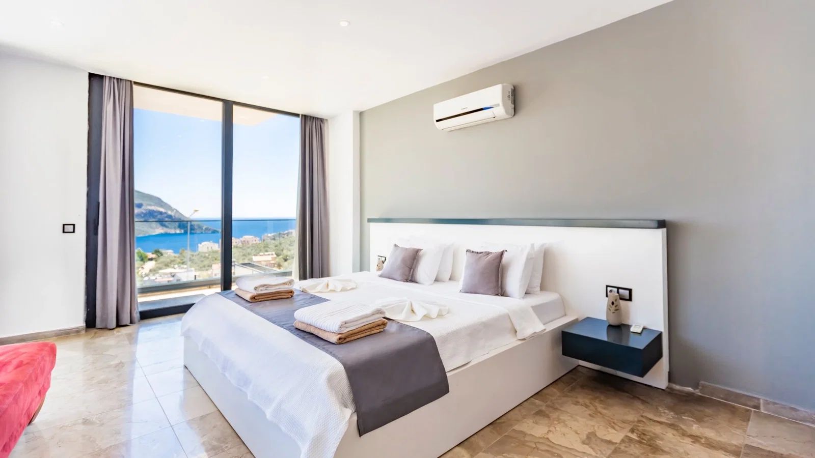 Kalkan’da Merkeze Yakın, Isıtmalı Havuzlu, Jakuzili, Lüks Villa