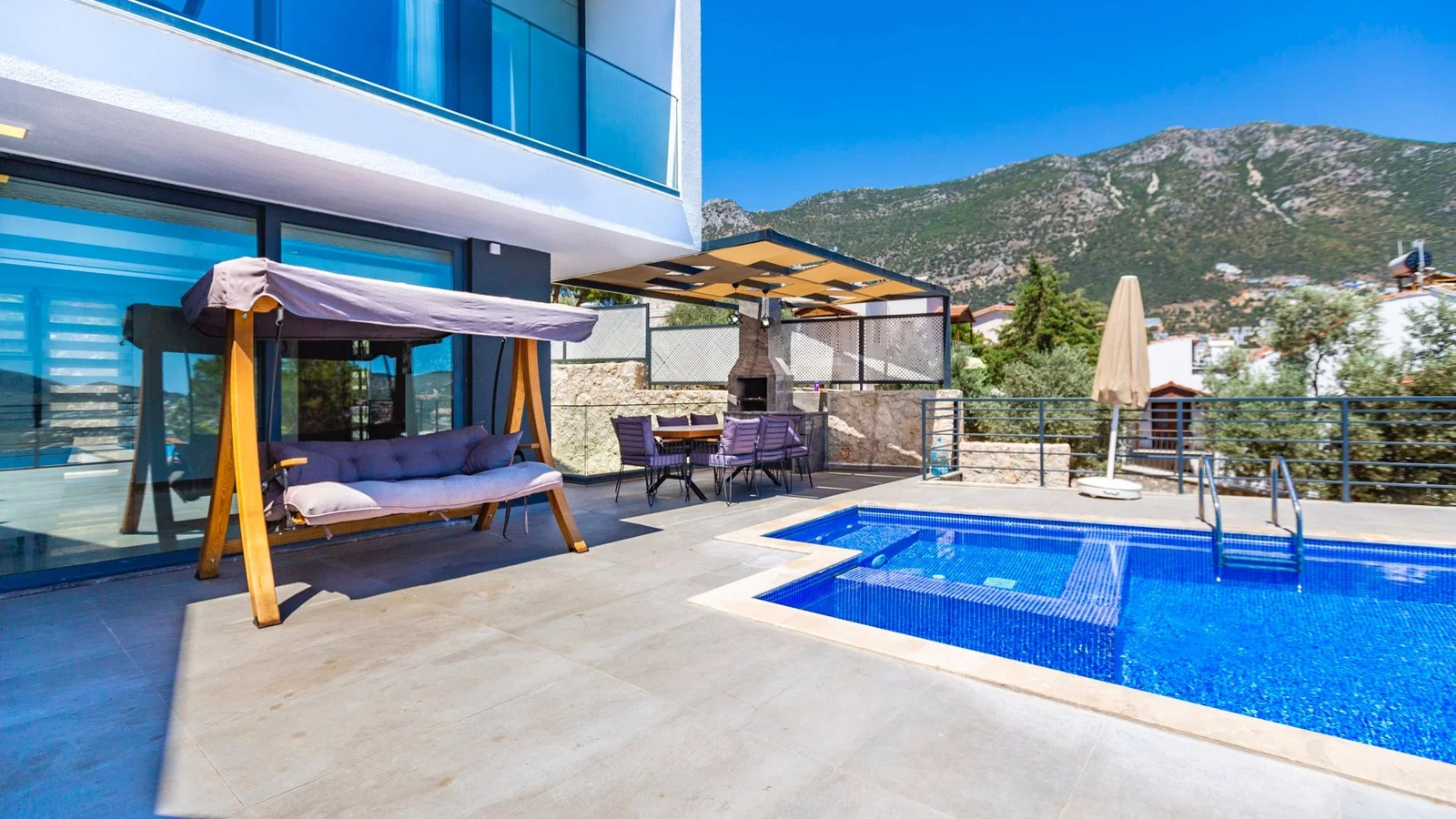 Kalkan’da Merkeze Yakın, Isıtmalı Havuzlu, Jakuzili, Lüks Villa