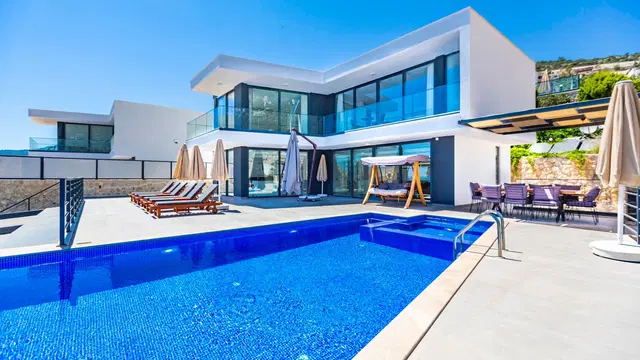 Kalkan’da Merkeze Yakın, Isıtmalı Havuzlu, Jakuzili, Lüks Villa