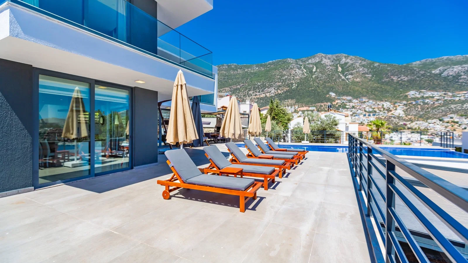 Kalkan’da Merkeze Yakın, Isıtmalı Havuzlu, Jakuzili, Lüks Villa